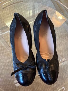 Women’s Black Leather Ballet Flats with Patent Cap and Bow